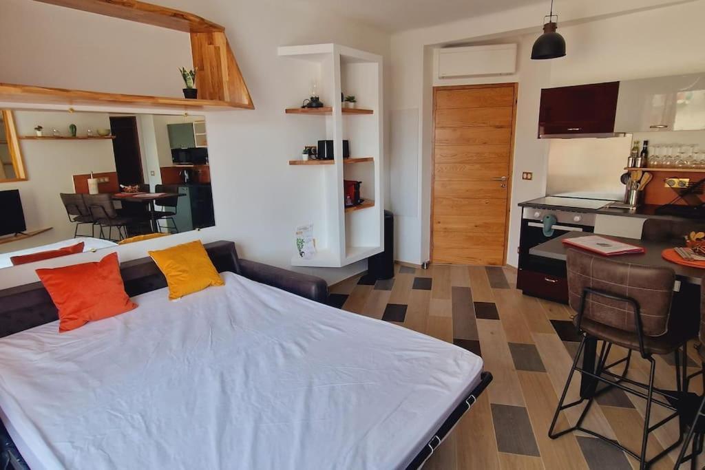 Magnifique Appartement Avec Balcon Vue Mer A L'Entree D'Ajaccio Ajaccio  Eksteriør billede
