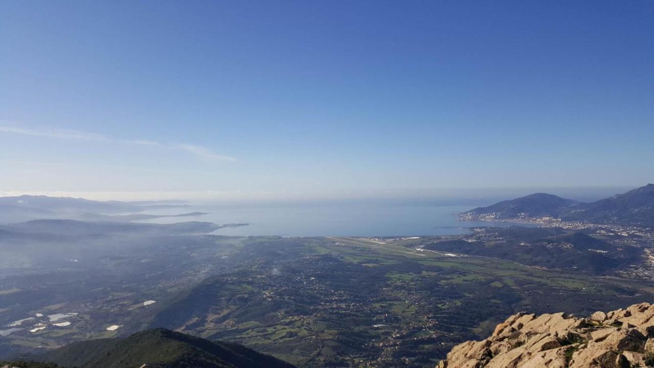Magnifique Appartement Avec Balcon Vue Mer A L'Entree D'Ajaccio Ajaccio  Eksteriør billede